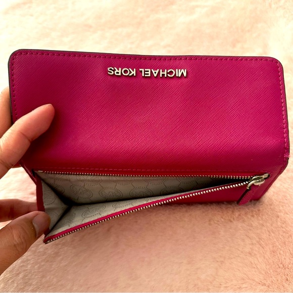 Classic Michael Kors Red Tri-Fold Slim Leather Wallet - Picture 4 of 6